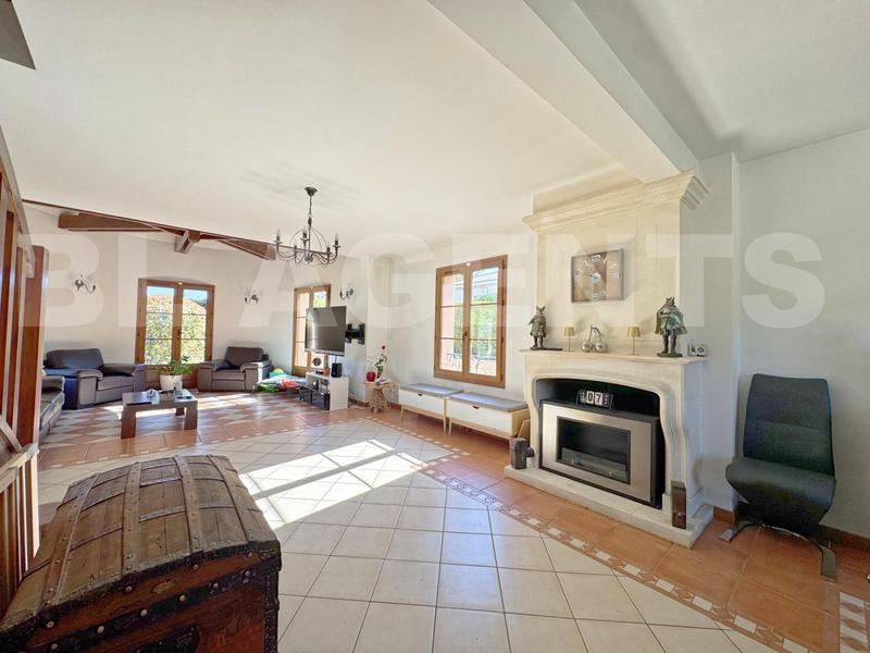 Maison - 243 m² - 8 pièces