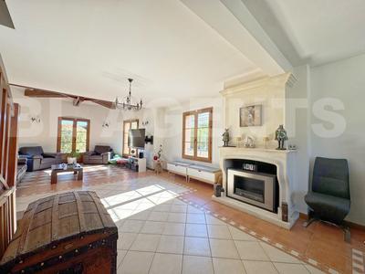 Maison - 243 m² - 8 pièces