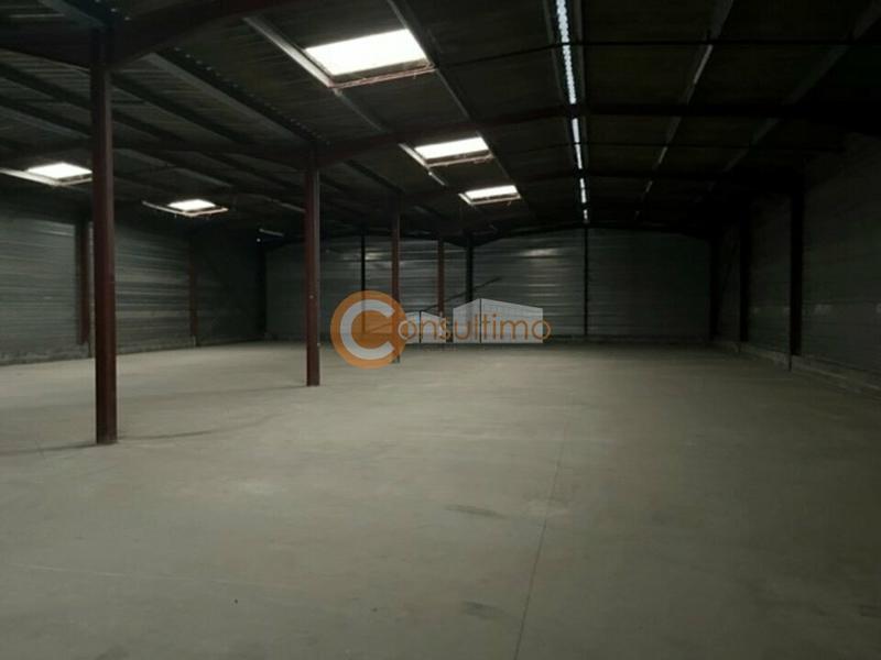 Local d'activité / Entrepôt - 850 m²
