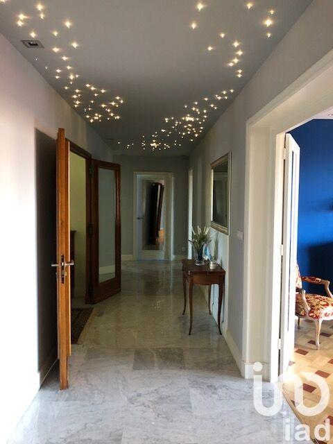 Maison - 287 m² - 10 pièces