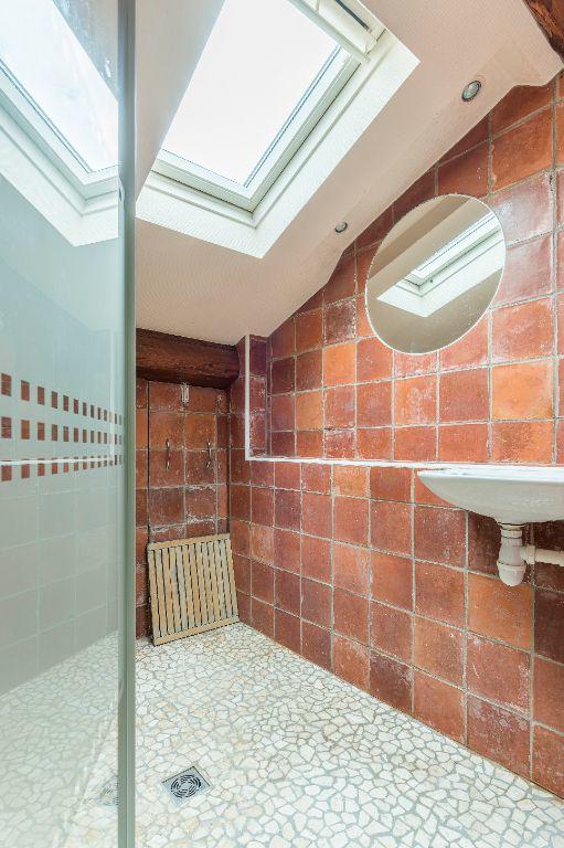 Maison - 325 m² - 9 pièces