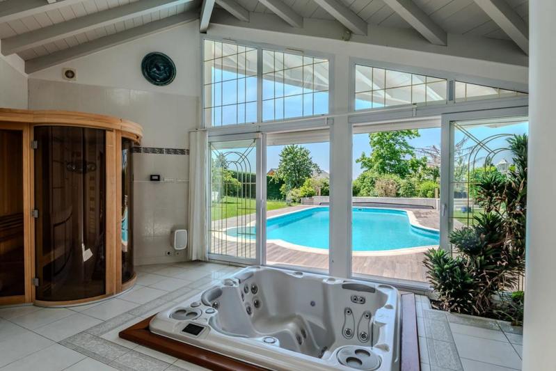 Propriété - 380 m² - 9 pièces