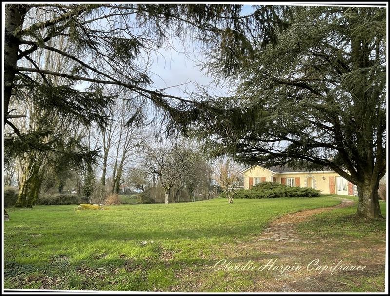 Maison - 255 m² - 9 pièces