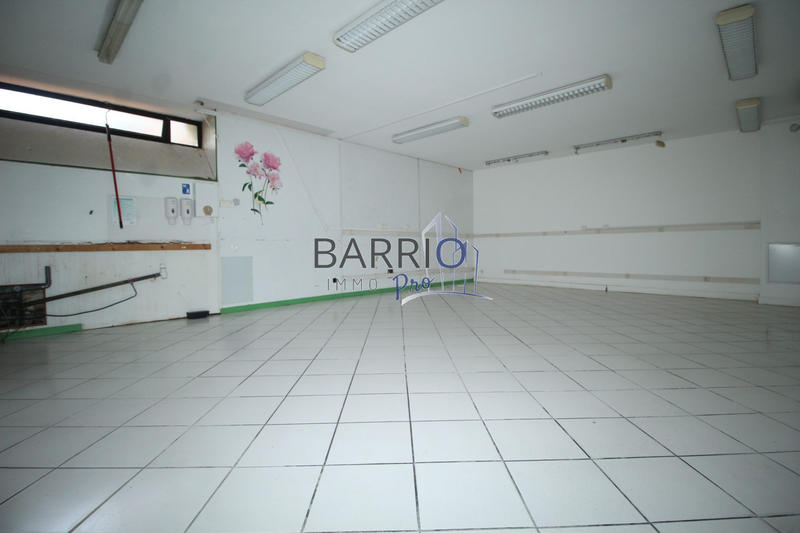 Local commercial - 214 m² - 1 pièce