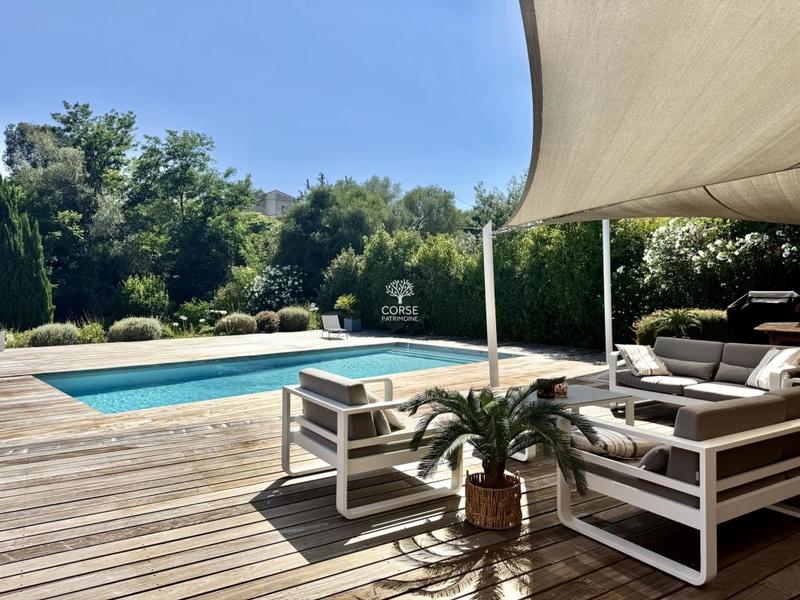 Villa - 201 m² - 6 pièces