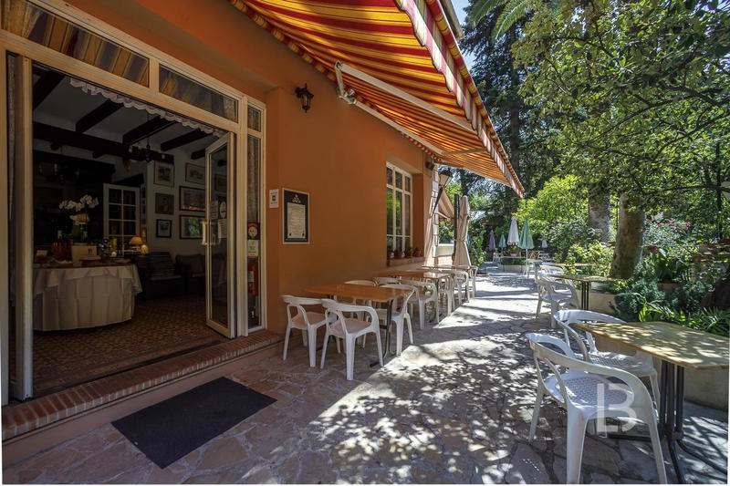 Maison - 500 m² - 20 pièces