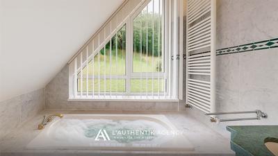 Maison - 223 m² - 9 pièces