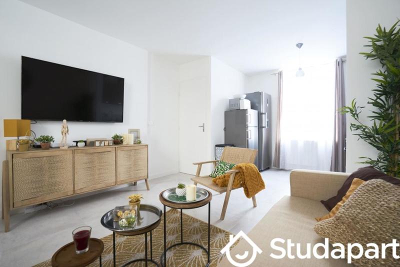 Chambre - 11 m² - 1 pièce