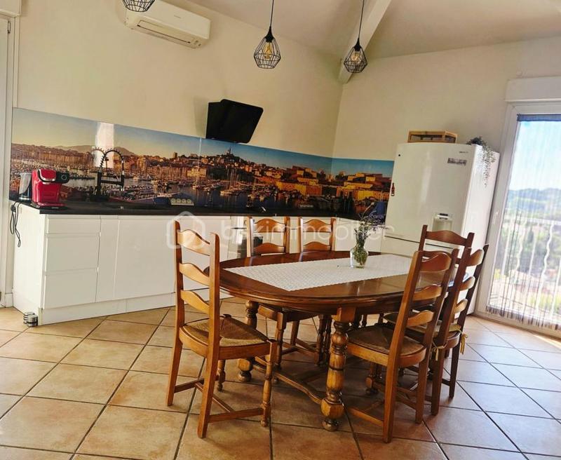 Demeure - 242 m² - 11 pièces