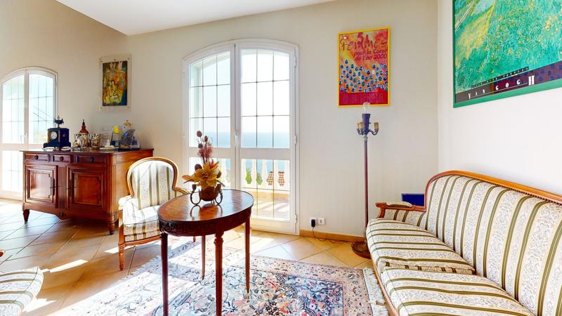 Maison - 232 m² - 8 pièces