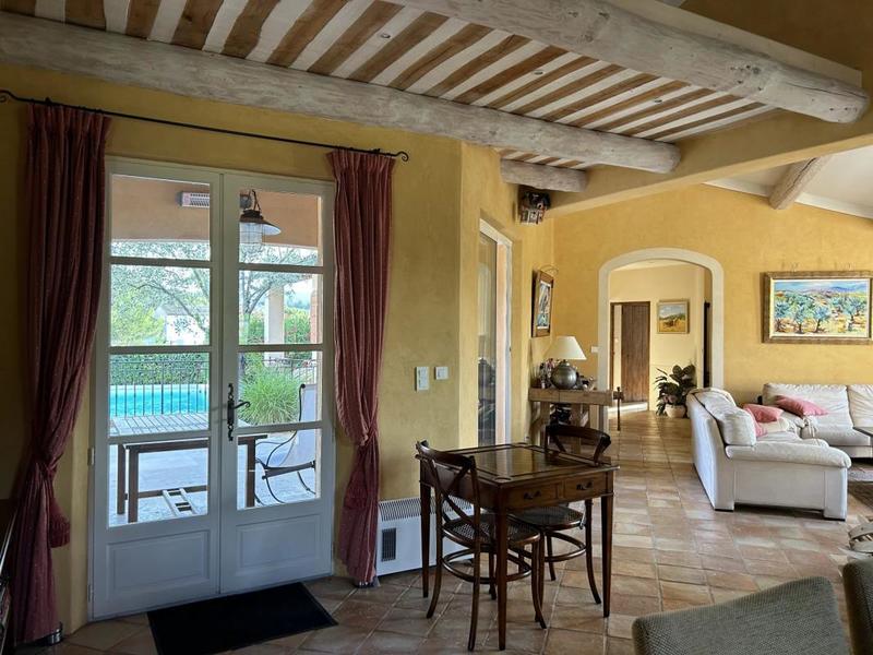 Propriété - 218 m² - 6 pièces