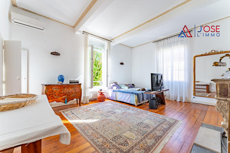 Maison - 328 m² - 11 pièces