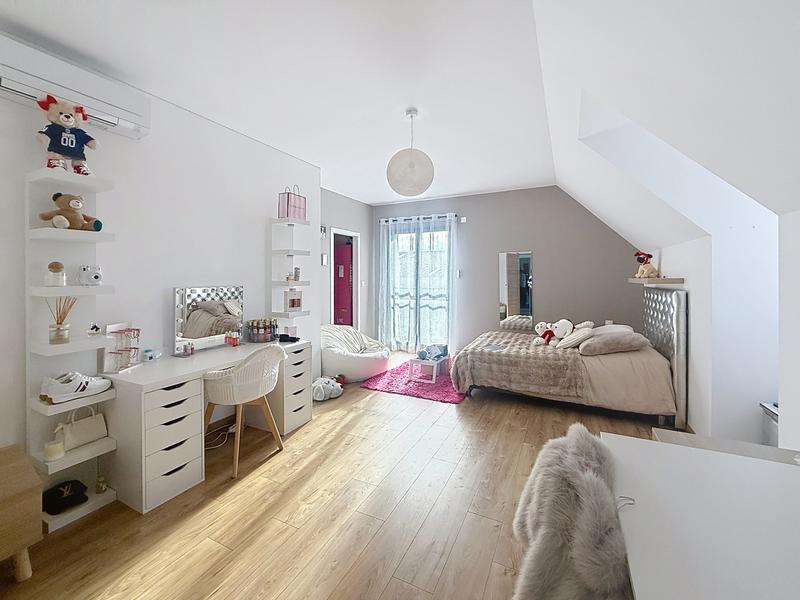 Maison - 204 m² - 6 pièces