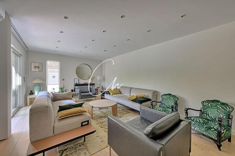 Maison - 217 m² - 7 pièces