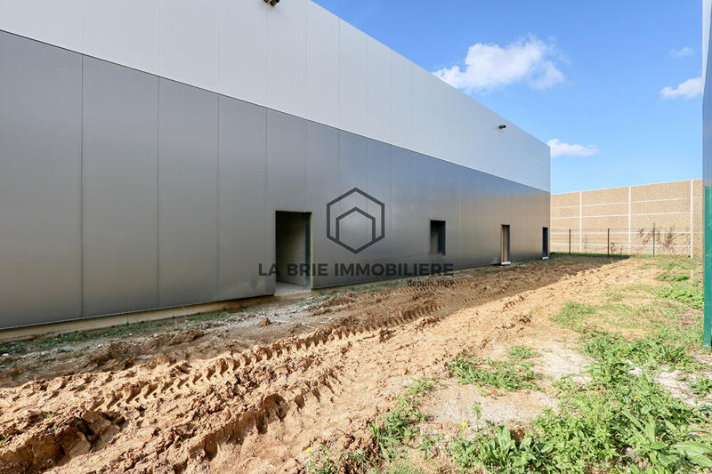 Local d'activité / Entrepôt - 121 m² - 1 pièce