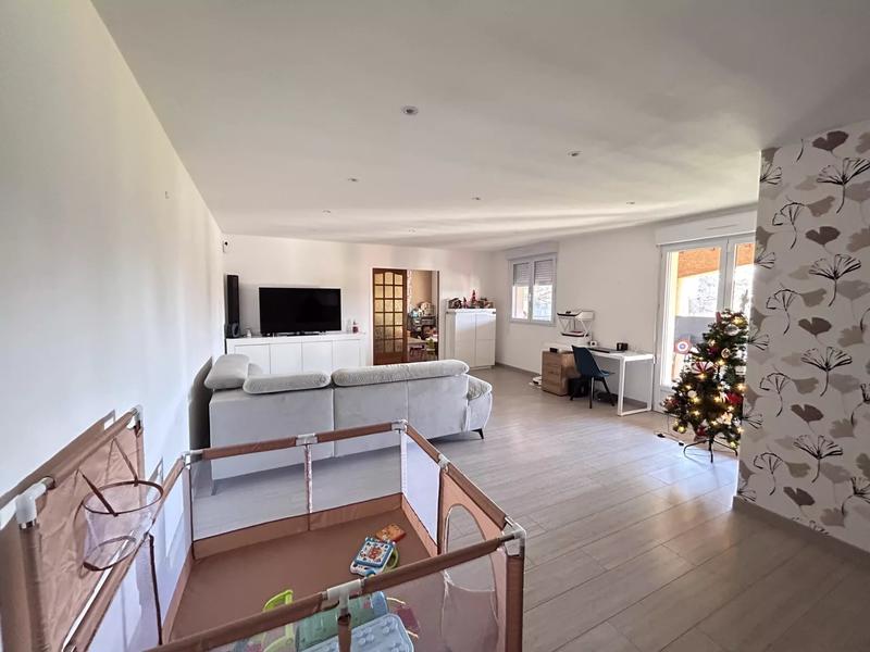 Maison - 247 m² - 7 pièces