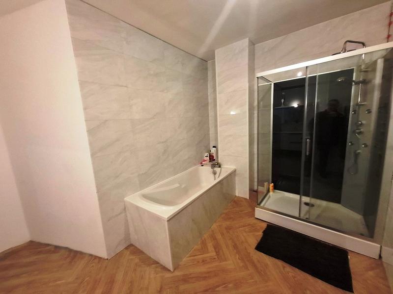 Maison traditionnelle - 240 m² - 11 pièces