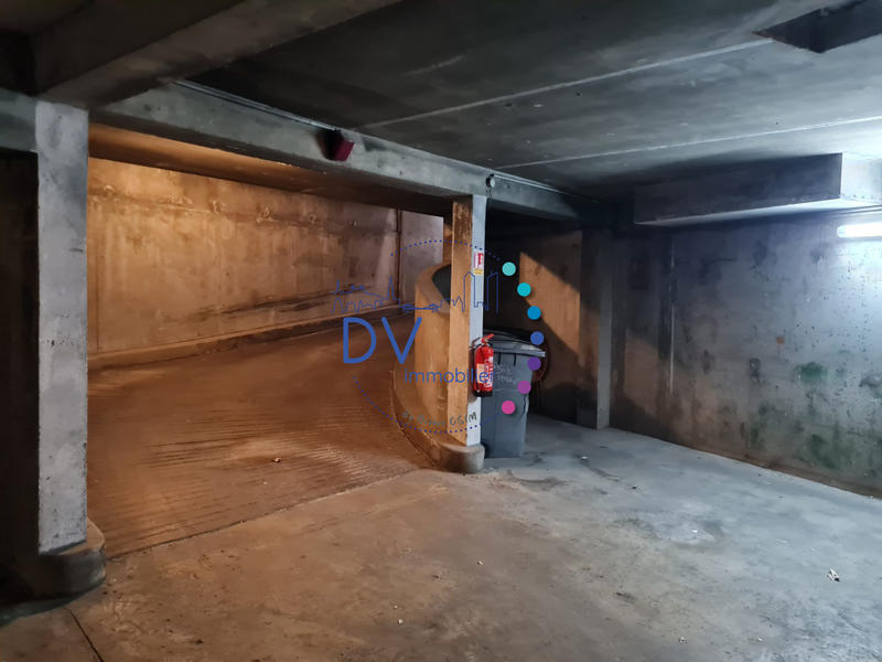 Parking / Garage - 11 m²