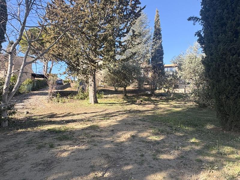 Terrain constructible - 1 013 m²