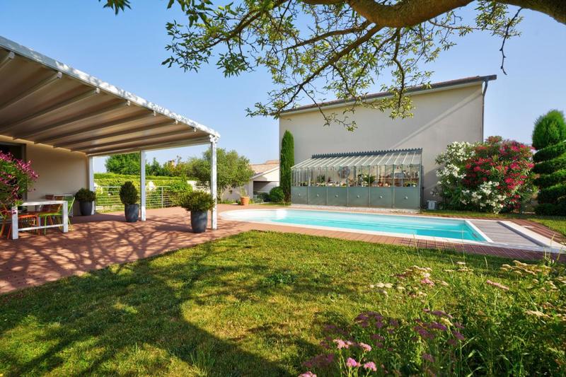 Maison - 240 m² - 8 pièces