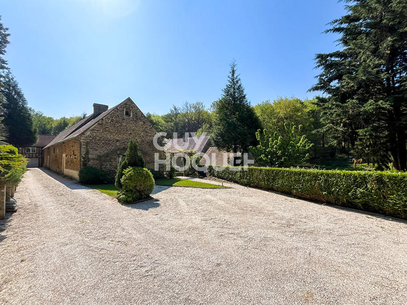 Maison - 460 m² - 16 pièces