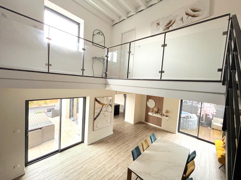 Maison - 207 m² - 7 pièces