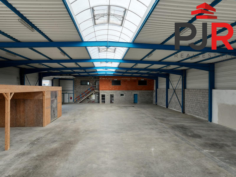 Local d'activités - 1 220 m²