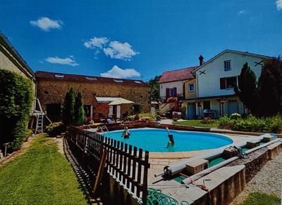 Maison - 218 m² - 11 pièces