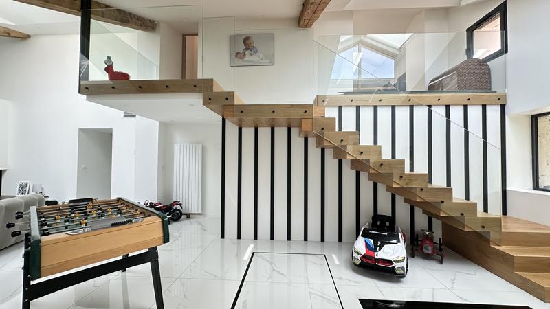 Maison - 322 m² - 9 pièces