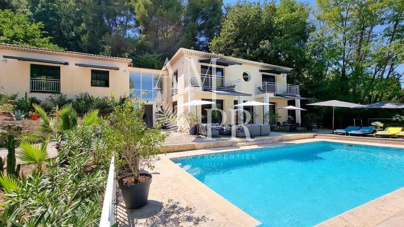Villa - 380 m² - 8 pièces