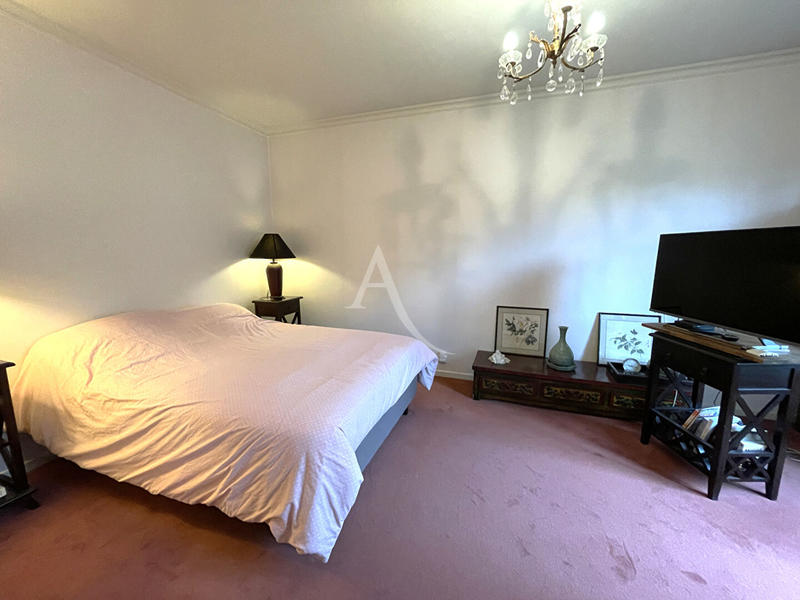 Maison - 251 m² - 8 pièces