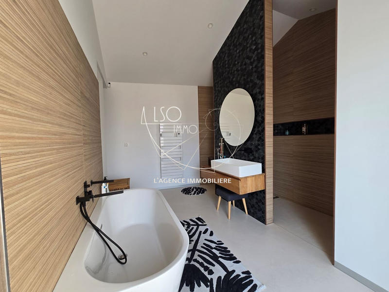 Maison traditionnelle - 172 m² - 5 pièces