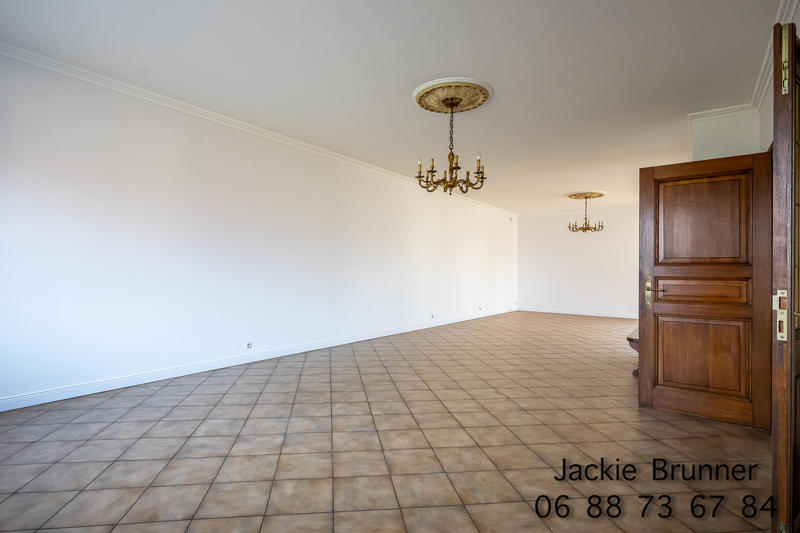 Maison - 220 m² - 6 pièces