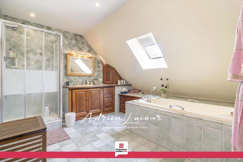 Maison - 242 m² - 10 pièces