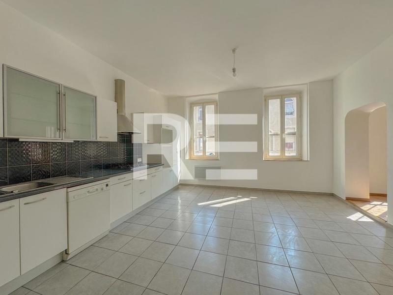 Appartement - 102 m² - 4 pièces