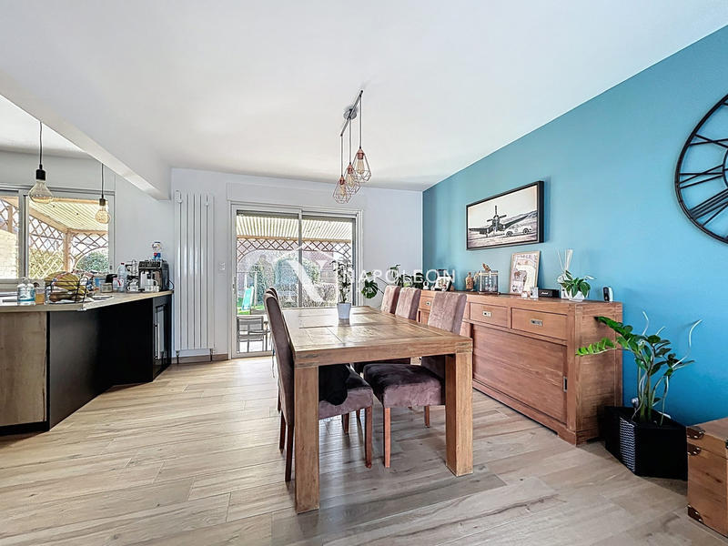 Maison - 92 m² - 5 pièces