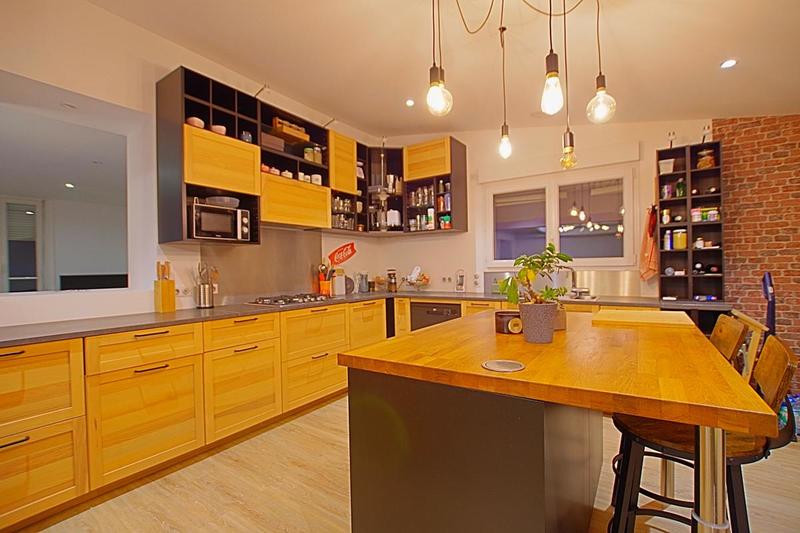 Maison - 234 m² - 7 pièces