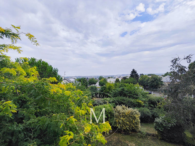 Maison - 202 m² - 8 pièces