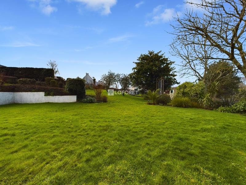 Maison - 213 m² - 8 pièces