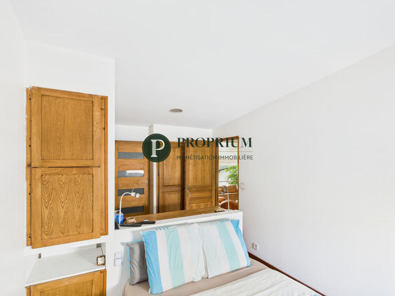 Maison - 220 m² - 8 pièces