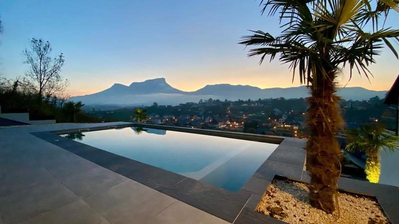 Maison - 240 m² - 6 pièces