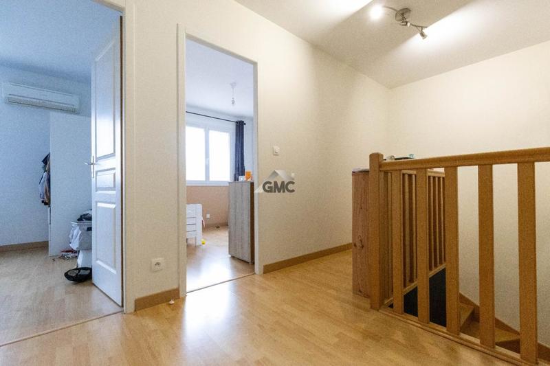 Villa - 100 m² - 5 pièces