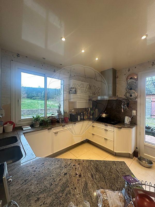 Maison - 331 m² - 8 pièces