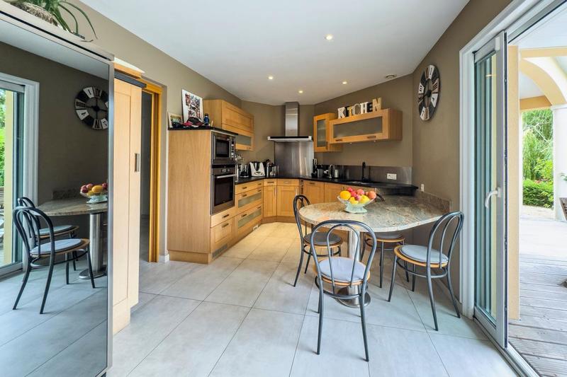 Villa - 240 m² - 6 pièces