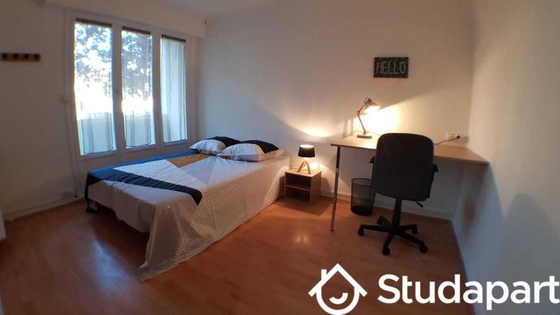 Chambre - 14 m² - 1 pièce