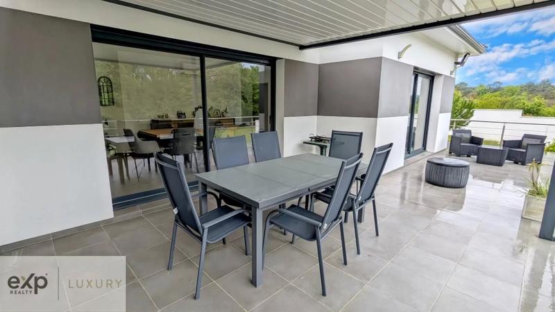 Propriété - 180 m² - 6 pièces