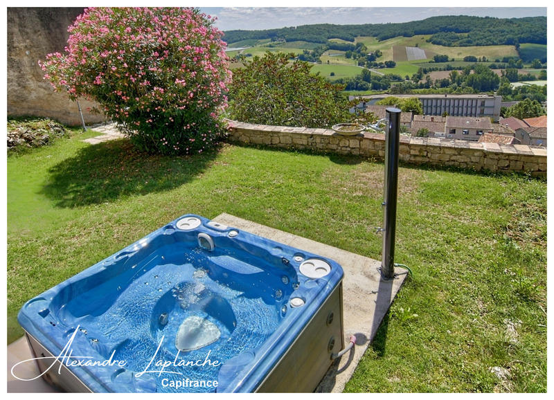 Maison en pierre - 205 m² - 9 pièces