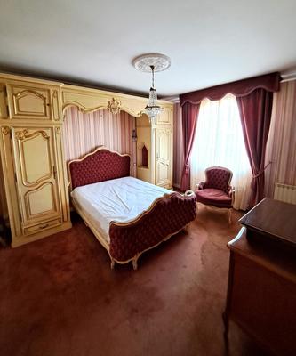 Maison - 242 m² - 8 pièces