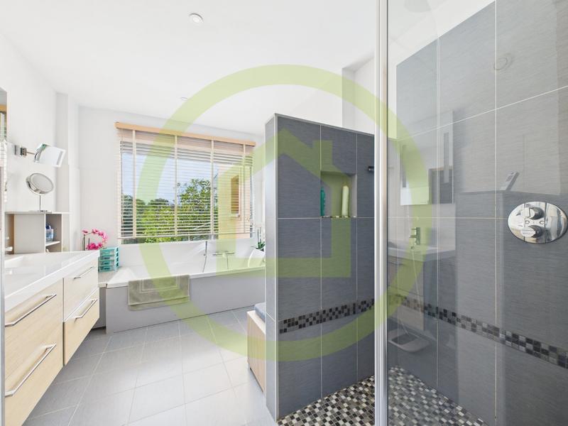 Maison - 423 m² - 7 pièces