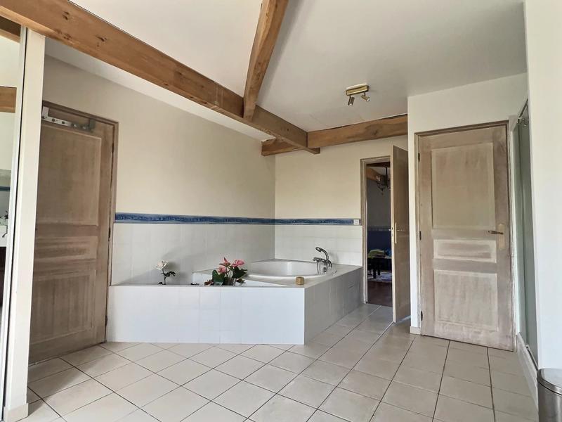 Maison - 240 m² - 10 pièces